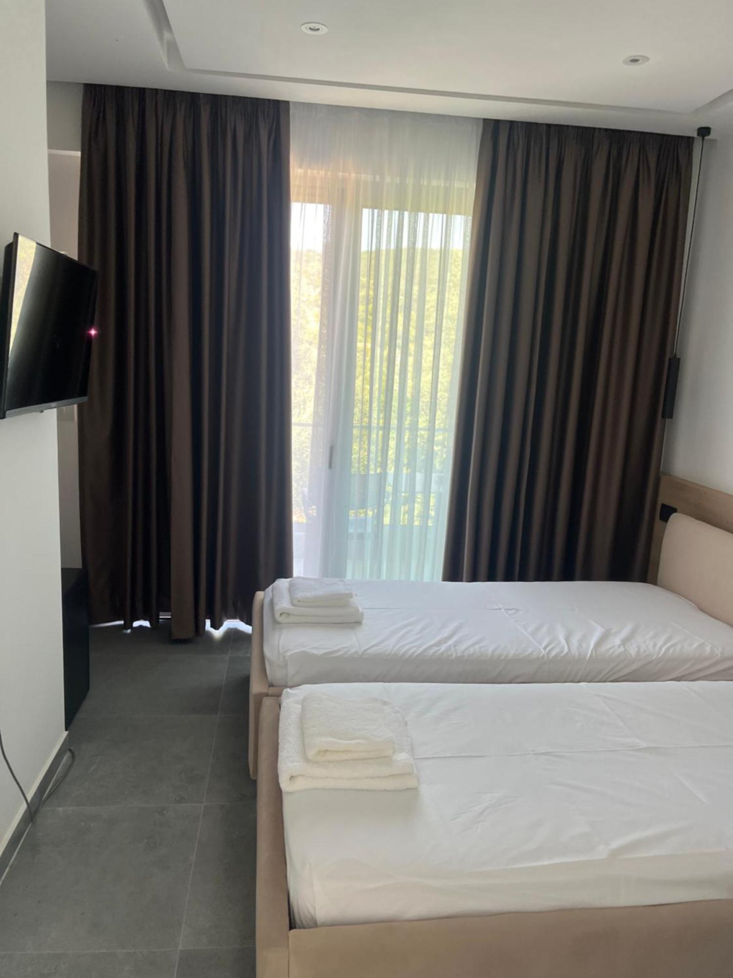 Sun George Bed & Breakfast ฮีมาเรอ ภายนอก รูปภาพ